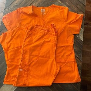 Scrub set